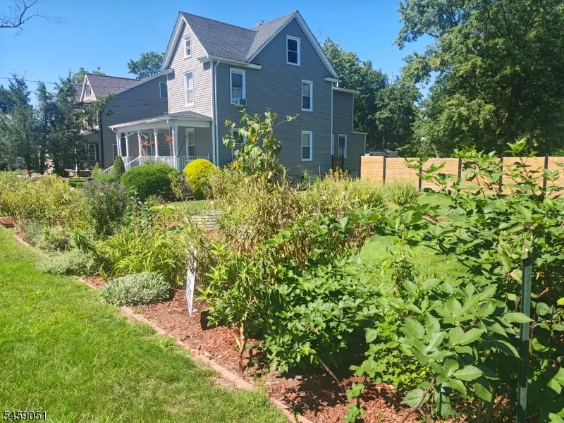 616 Center St, Dunellen, NJ 08812 - #3