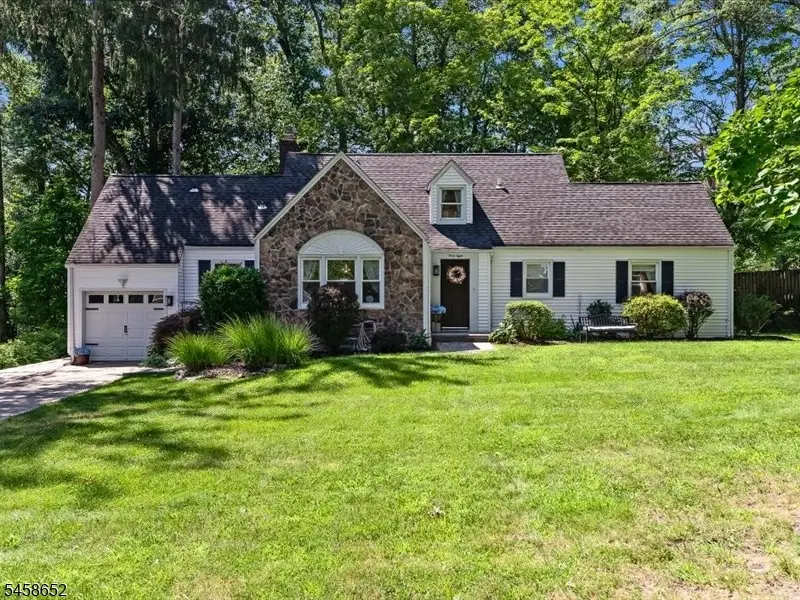 48 Lakeview Dr, Morris Plains, NJ 07950 - #2