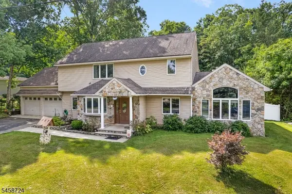 127 Mountain Circle South, West Milford Twp., NJ 07480