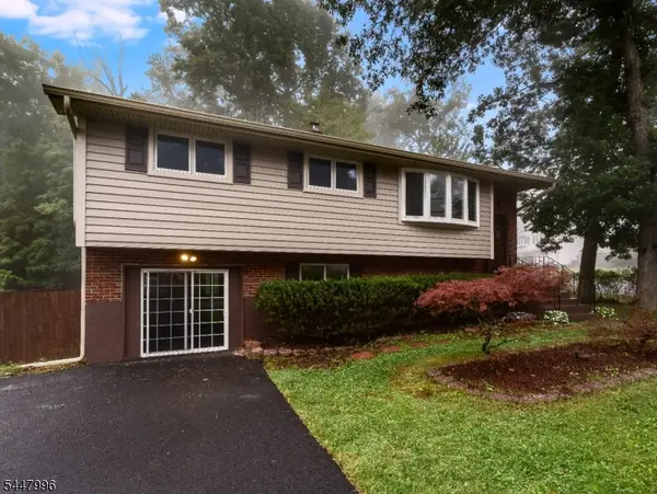 1 Oklahoma Trl, Hopatcong Boro, NJ 07843