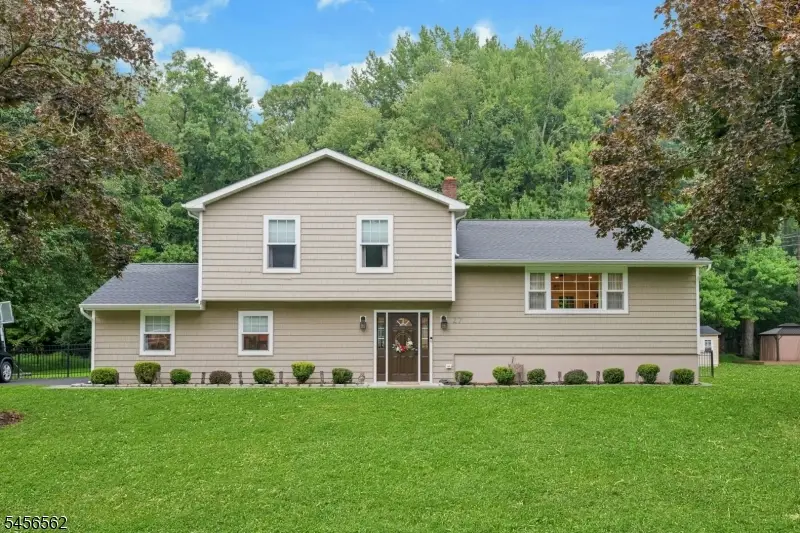27 Big Piece Rd, Fairfield, NJ 07004 - #1