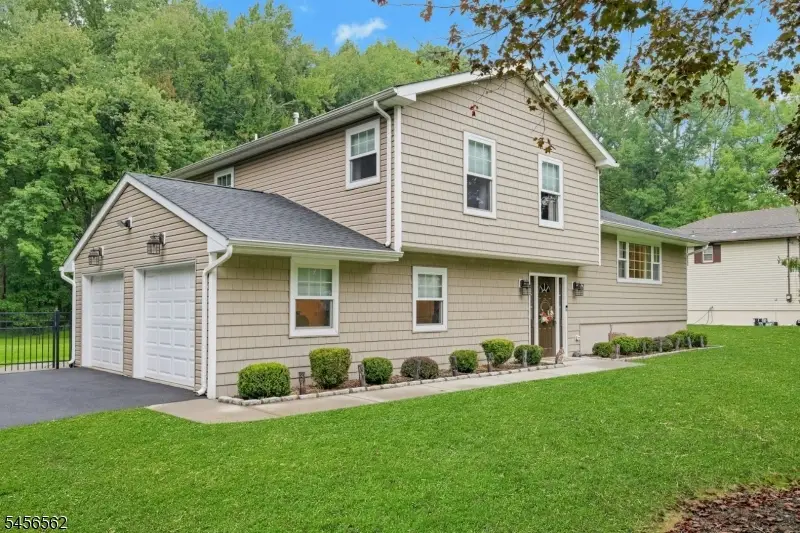 27 Big Piece Rd, Fairfield, NJ 07004 - #2