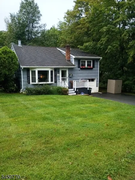 4 Adams Dr, Ogdensburg, NJ 07439 - #2