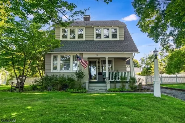 25 Orchard St, Mendham Boro, NJ 07945