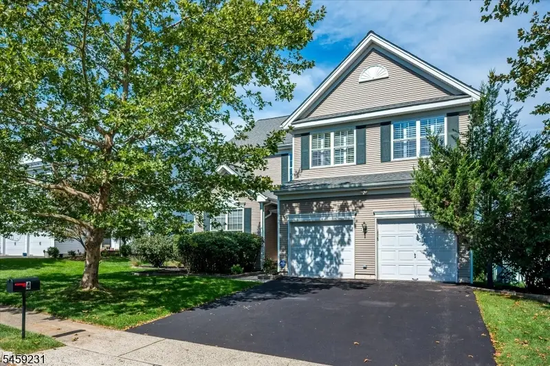 4 Avery Ct, Bradley Gardens, NJ 08807 - #1