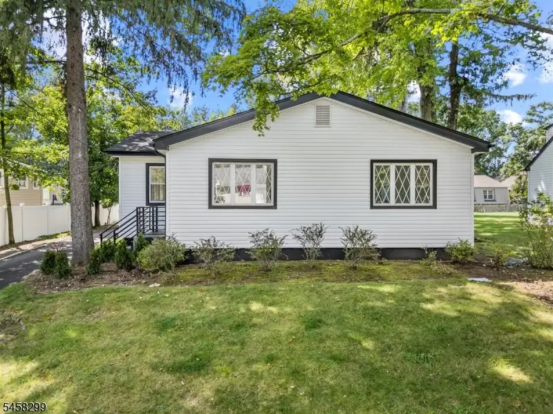 137 Myrtle Ave, Allendale, NJ 07401 - #2