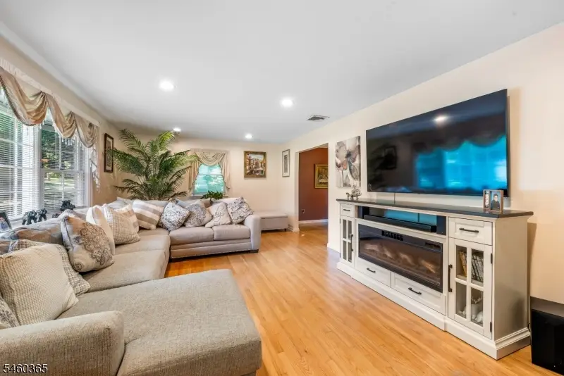 4 Harrison Rd, Succasunna, NJ 07876 - #3