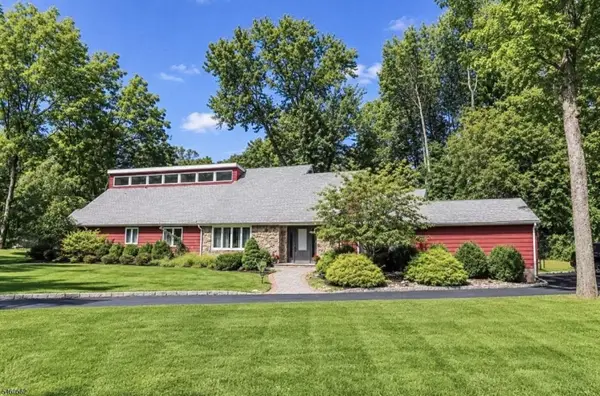 3 Openaki Rd, Randolph Twp., NJ 07869
