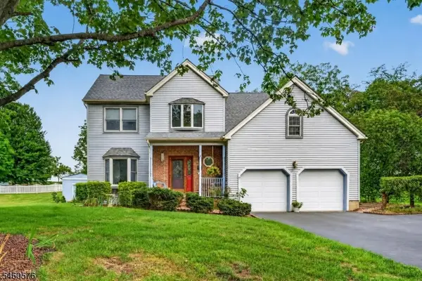 280 Stonehenge Dr, Lopatcong Twp., NJ 08865
