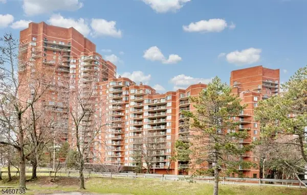 1020 Harmon Cove Tower #1020, Secaucus Town, NJ 07094