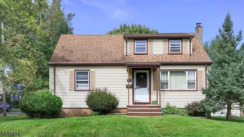 212 Stoughton Ave, Cranford, NJ 07016 - #1