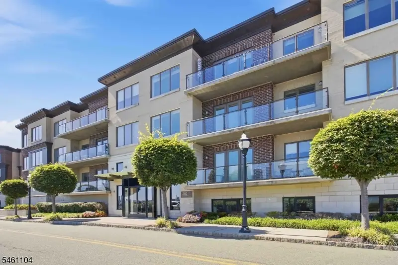 250 Henley Pl #207, Weehawken, NJ 07086 - #3