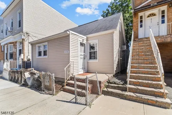 6720 Jackson St, Guttenberg Town, NJ 07093
