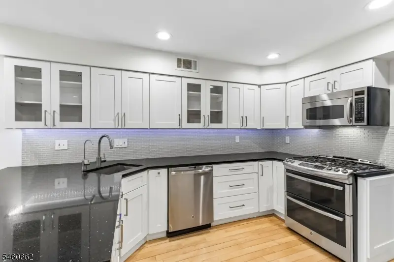 28 Raven Dr, Morris, NJ 07960 - #2