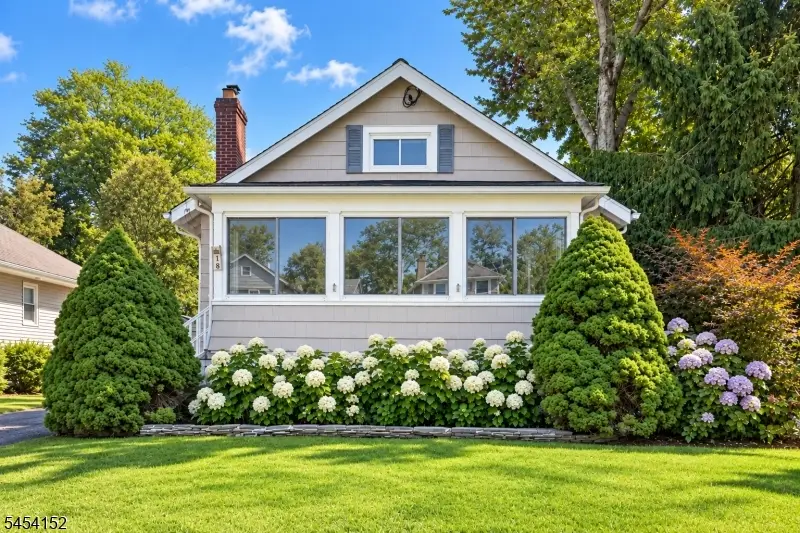 18 Stewart Pl, Fanwood, NJ 07023 - #1