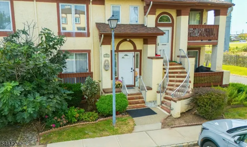 305 Michaels Ct, Woodbridge, NJ 07095 - #2