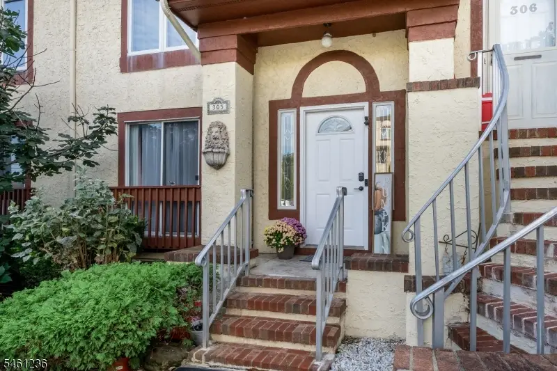 305 Michaels Ct, Woodbridge, NJ 07095 - #3