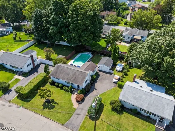 22 Carol Dr, Roxbury Twp., NJ 07876