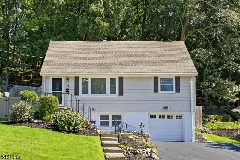138 Rafkind Rd, Bloomingdale, NJ 07403 - #1