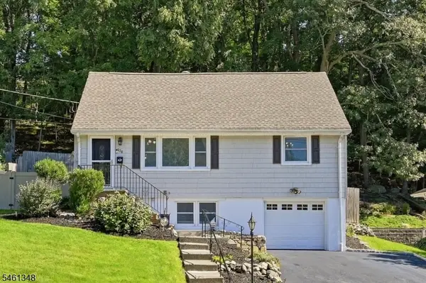 138 Rafkind Rd, Bloomingdale Boro, NJ 07403