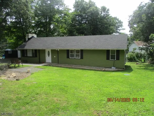 4 Mohawk Trl, Hopatcong Boro, NJ 07821