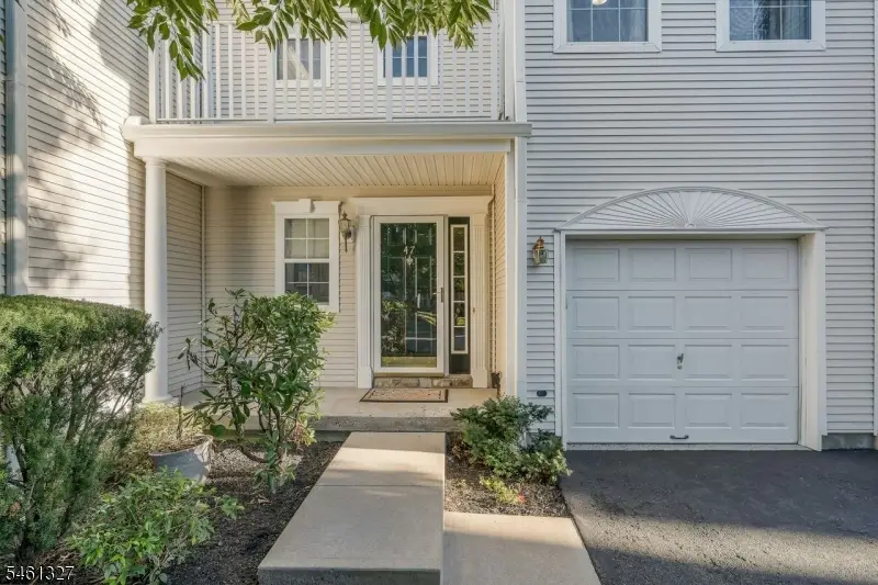 47 Mayflower Dr, The Hills, NJ 07920 - #1