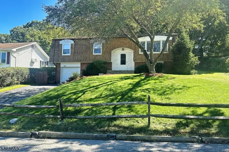 9 Barton Ln, Hopatcong, NJ 07843 - #2