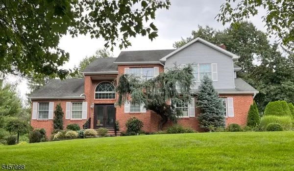 2 Lisa Ln, East Hanover Twp., NJ 07936