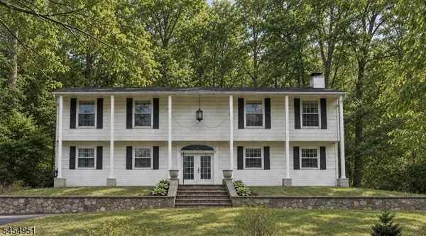 26 Scenic Dr, Hardyston Twp., NJ 07419