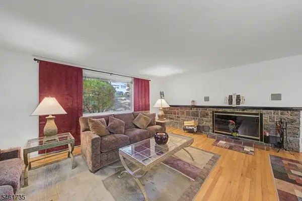 41 Charwalt Dr, Hawthorne Boro, NJ 07506