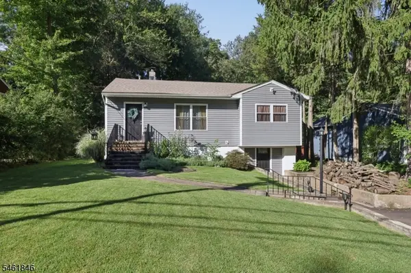 341 Skyline Dr, Ringwood Boro, NJ 07456