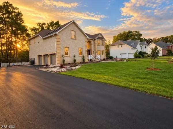10 Yellowstone Dr, Old Bridge Twp., NJ 08857