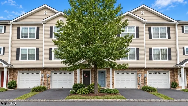 27 Keenan St, Franklin, NJ 08873 - #1