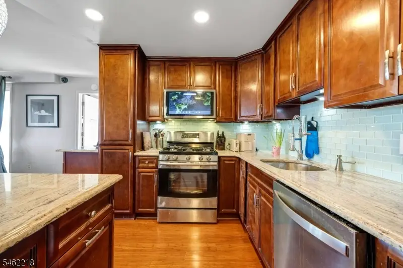 555 North Ave #11E, Fort Lee, NJ 07024 - #3