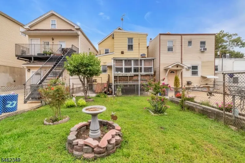 29 Kossuth St, Newark, NJ 07105 - #3