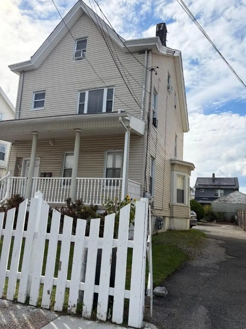 888 E 28th St, Paterson, NJ 07011 - #1