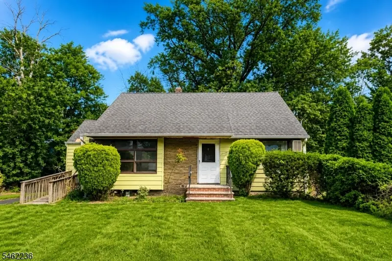 77 Independence Dr, Roselle, NJ 07203 - #1