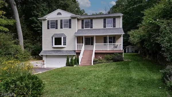 18 Maple Rd, Ringwood Boro, NJ 07456