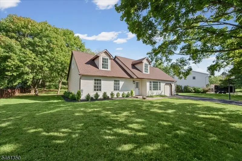 17 Londonderry Dr, Raritan, NJ 08822 - #3