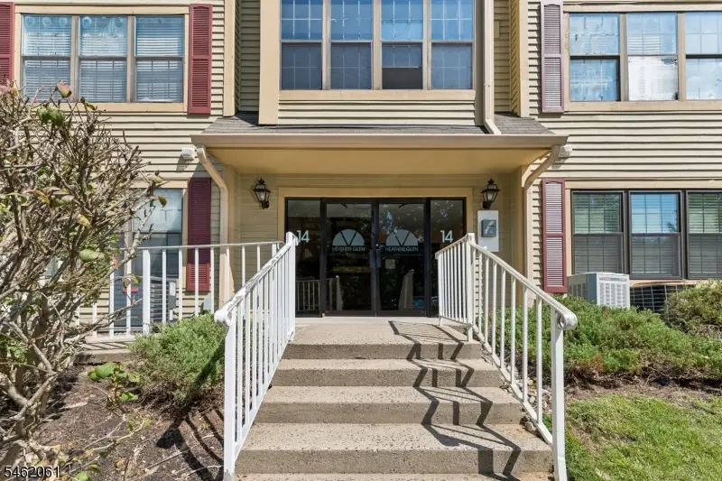 1403 Stoneridge Cir, Helmetta, NJ 08828 - #2