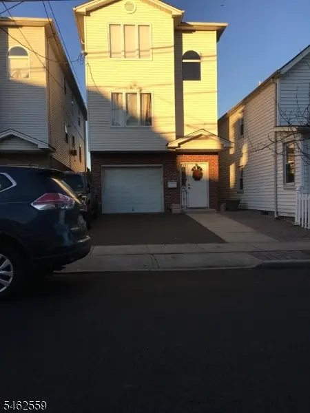909 Bond St, Elizabeth City, NJ 07201