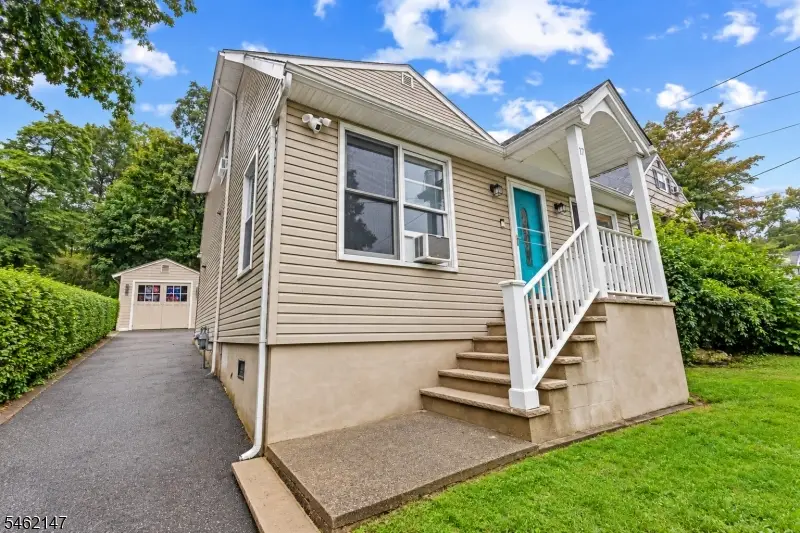 17 Pequot Rd, Ringwood, NJ 07456 - #3