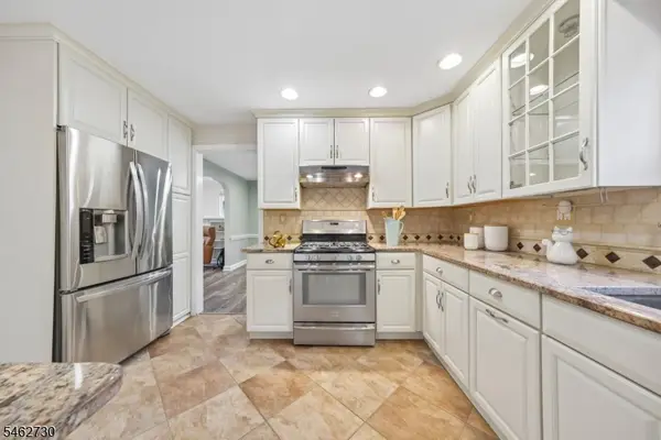 36 Amelia Ave, Livingston Twp., NJ 07039