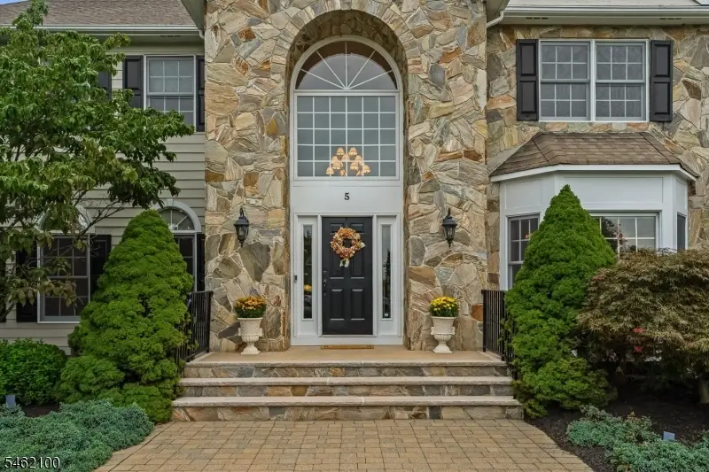 5 Downing Ct, Chester, NJ 07930 - #2