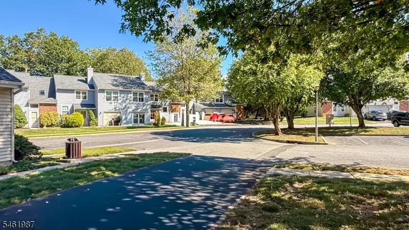 90 Stonehedge Ct, Franklin, NJ 08873 - #2