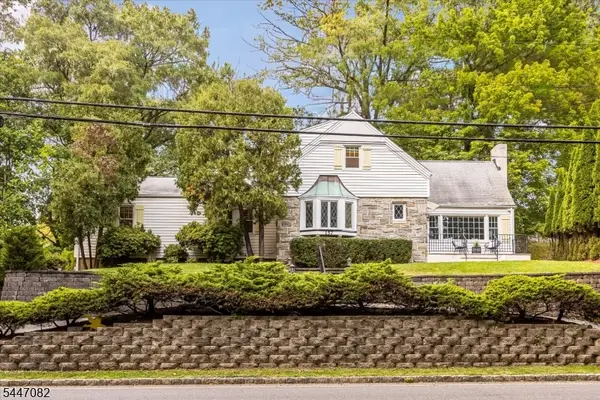 157 Laurel Ave, Livingston Twp., NJ 07039