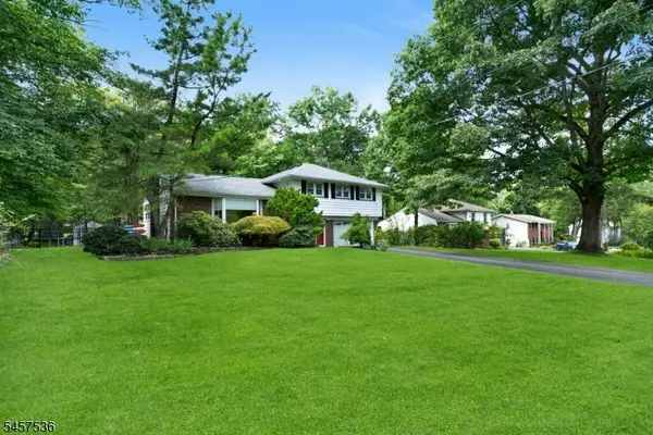 33 Douglas Dr, Montville Twp., NJ 07082
