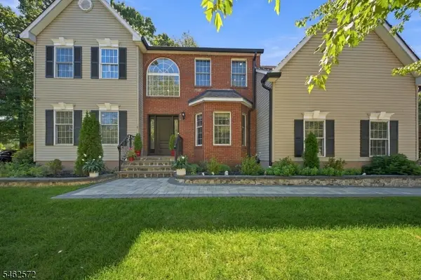 58 Fox Chase Ln, Roxbury Twp., NJ 07852