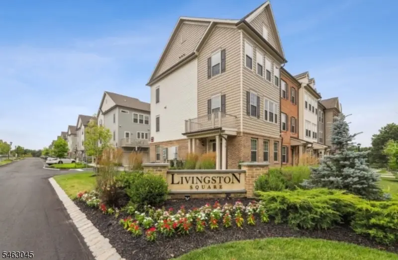 18 Cortland Ct, Livingston, NJ 07039 - #1