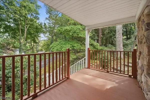 42 Fayson Lake Rd, Kinnelon Boro, NJ 07405